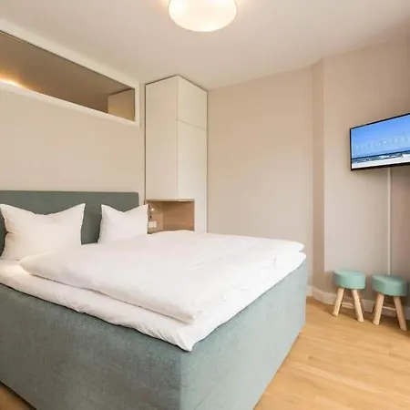 Strandgruen App 02 *